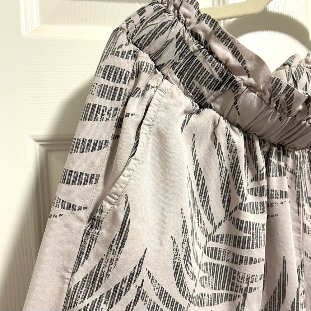 Patterned Wide Leg Pants - image 4